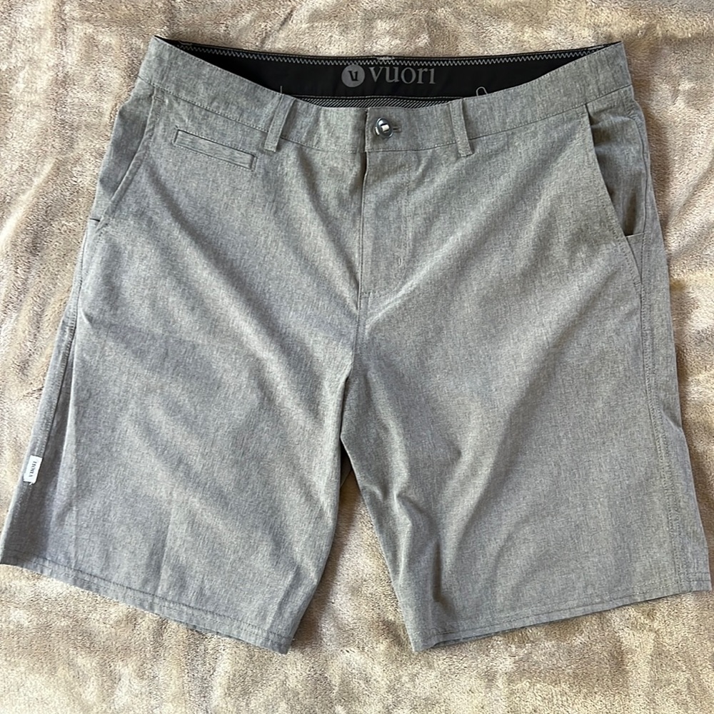 Men’s Vuori Casual Shorts (Size 33)